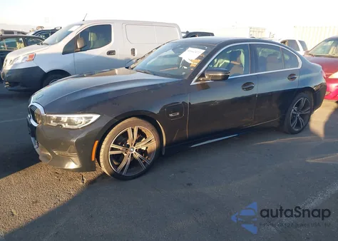 2022 BMW 3 Series 330E from USA, damaged, VIN 3MW5P7J04N8C23029